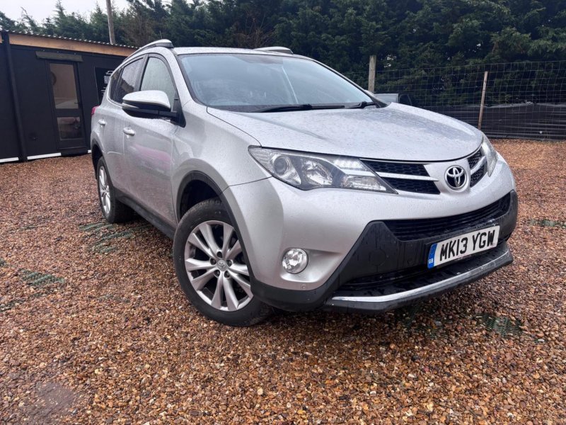 TOYOTA RAV4 2.2 D-4D Invincible 4WD Euro 5 5dr